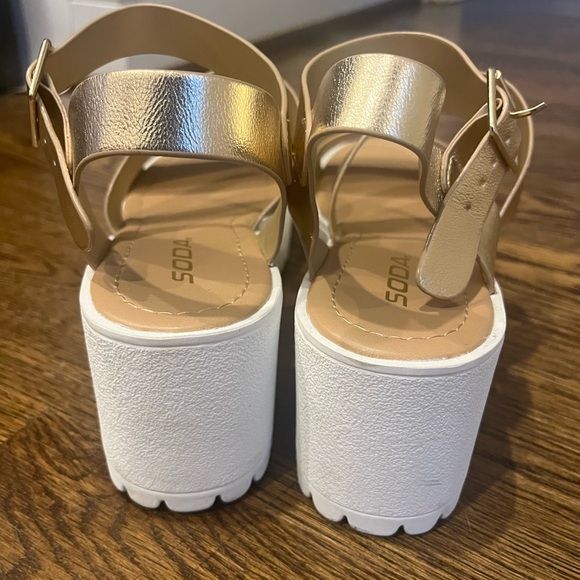 Soda Women's Chunky Platform Block Heel Platform Sandals Disco Gold Size 8 - Picture 4 of 6